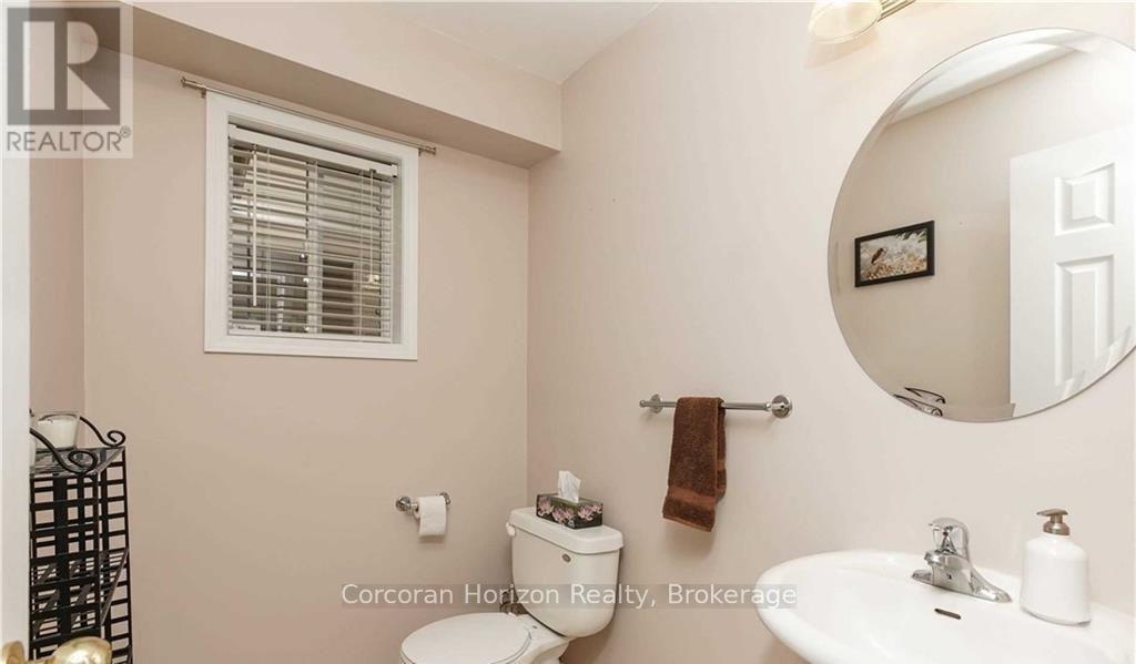 99 Stonemount Crescent, Essa, Ontario  L0M 1B4 - Photo 9 - N12889222