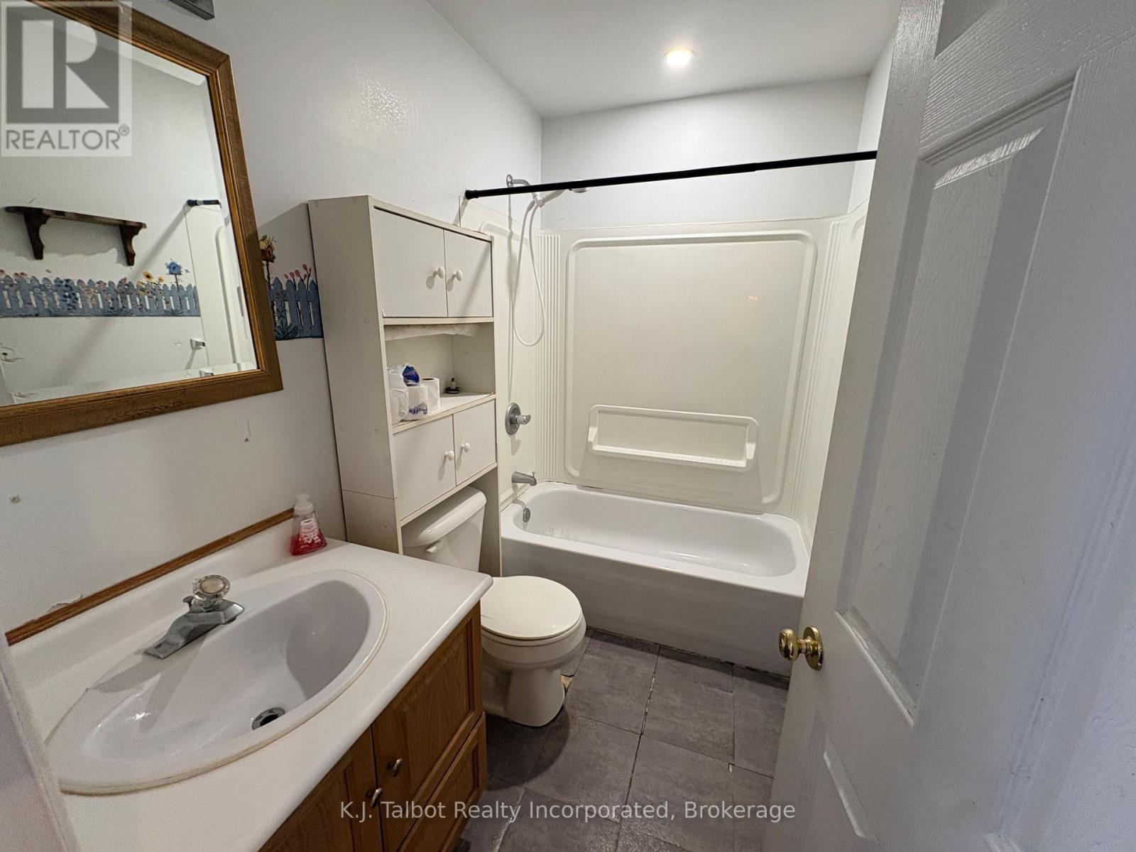 113 Anglesea Street, Goderich, Ontario  N7A 1V2 - Photo 9 - X12892902