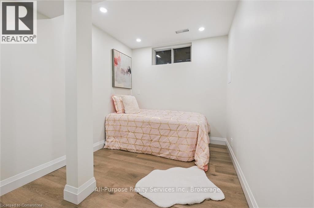 92 Connelly Drive, Kitchener, Ontario  N2N 2V1 - Photo 5 - X12893878