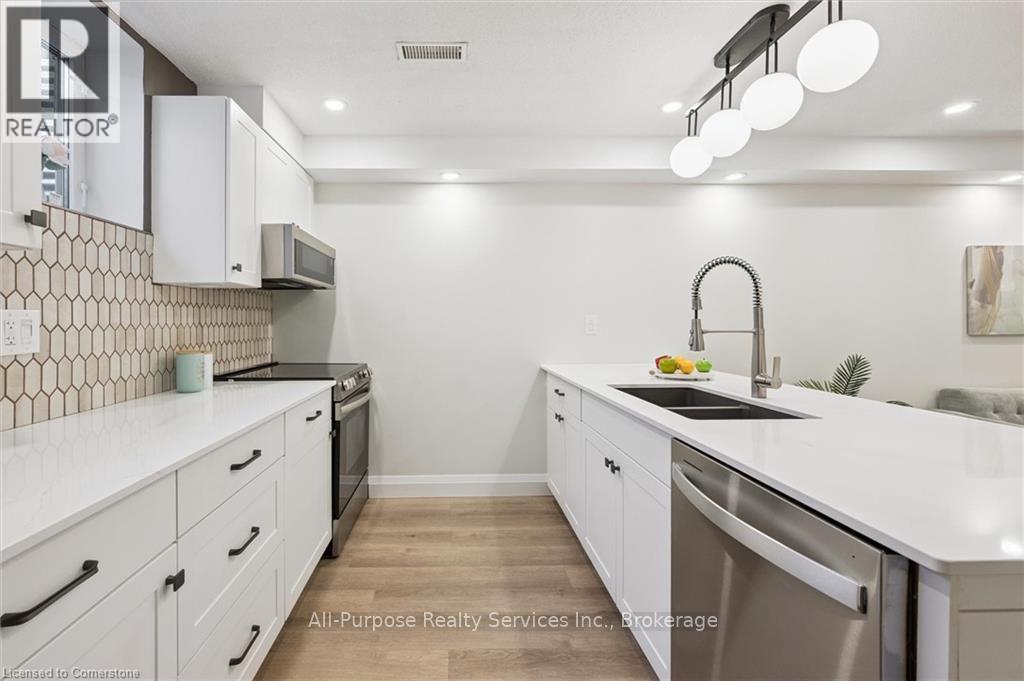 92 Connelly Drive, Kitchener, Ontario  N2N 2V1 - Photo 7 - X12893878