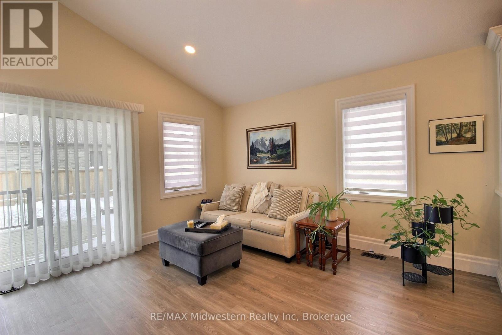 1095 Kincaid Street W, North Perth, Ontario  N4W 0J8 - Photo 10 - X12896002