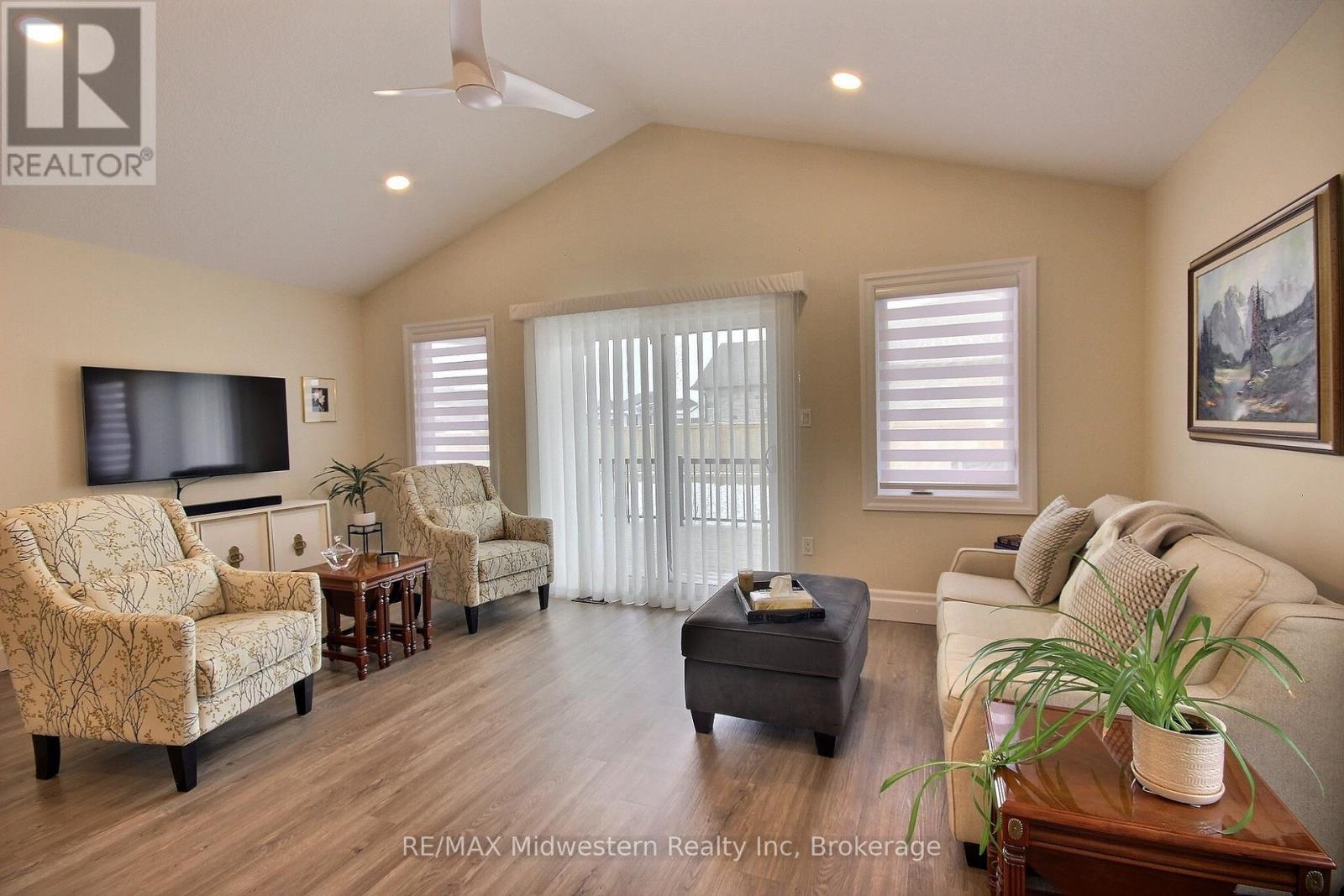 1095 Kincaid Street W, North Perth, Ontario  N4W 0J8 - Photo 11 - X12896002