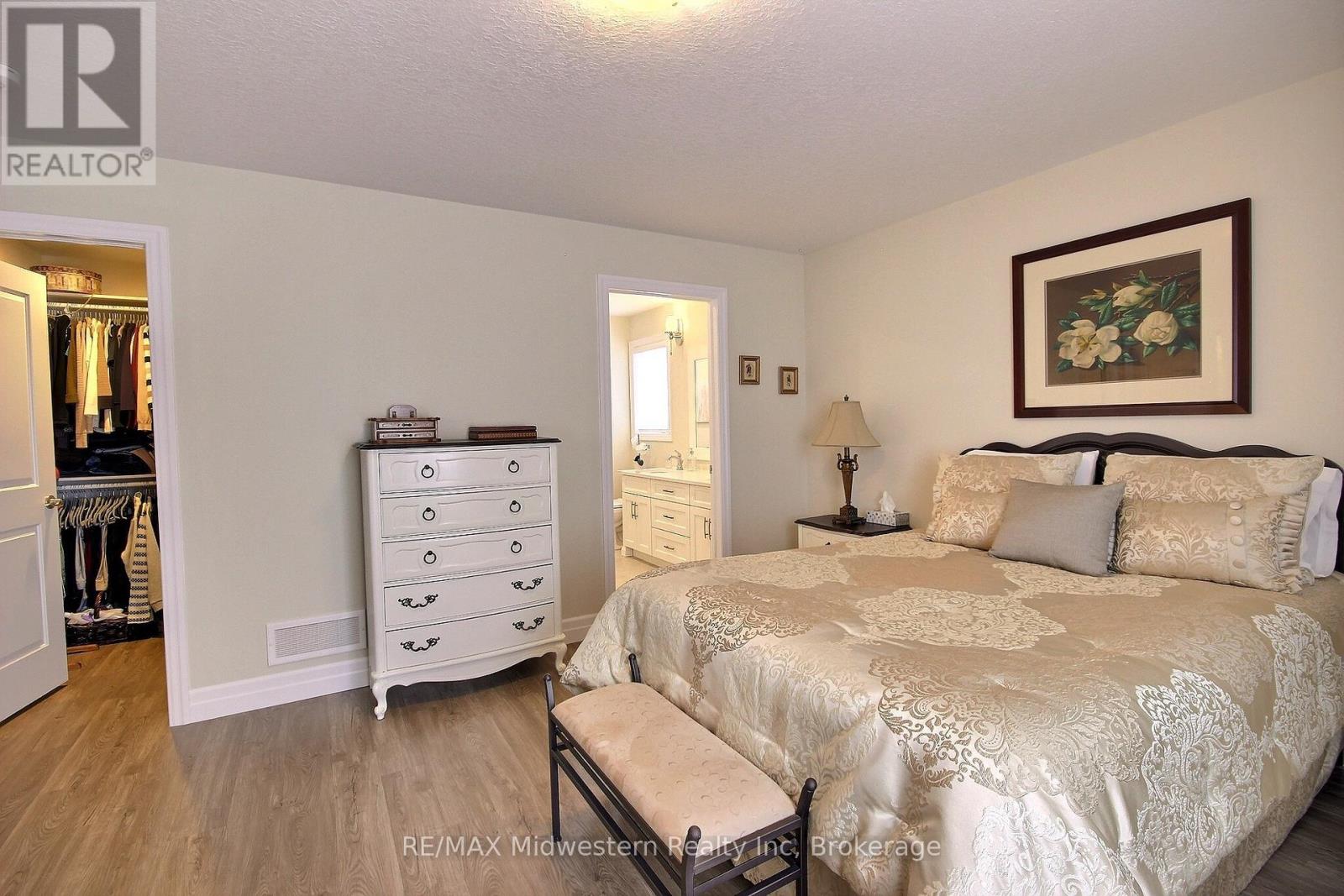 1095 Kincaid Street W, North Perth, Ontario  N4W 0J8 - Photo 13 - X12896002