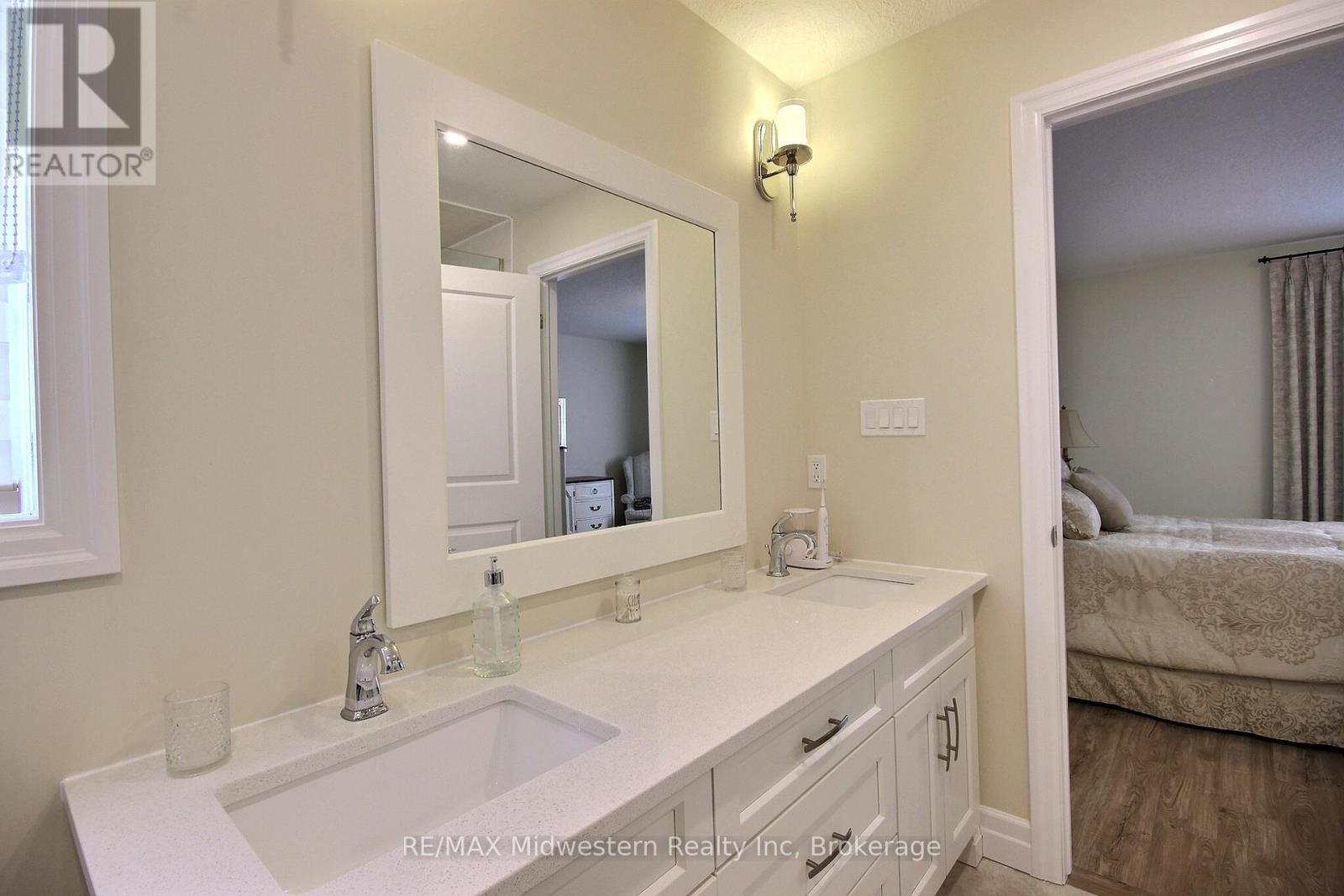 1095 Kincaid Street W, North Perth, Ontario  N4W 0J8 - Photo 15 - X12896002