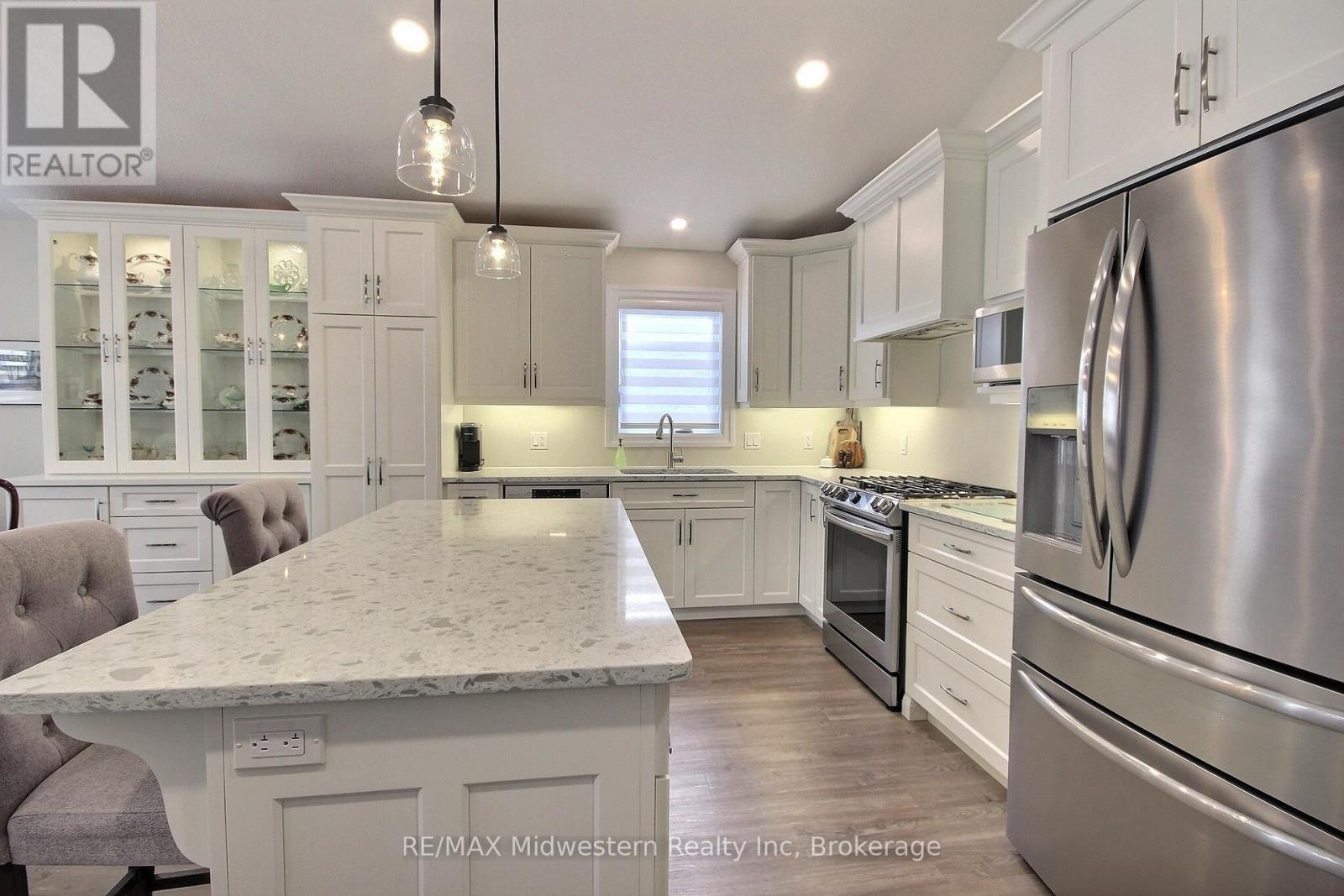 1095 Kincaid Street W, North Perth, Ontario  N4W 0J8 - Photo 4 - X12896002