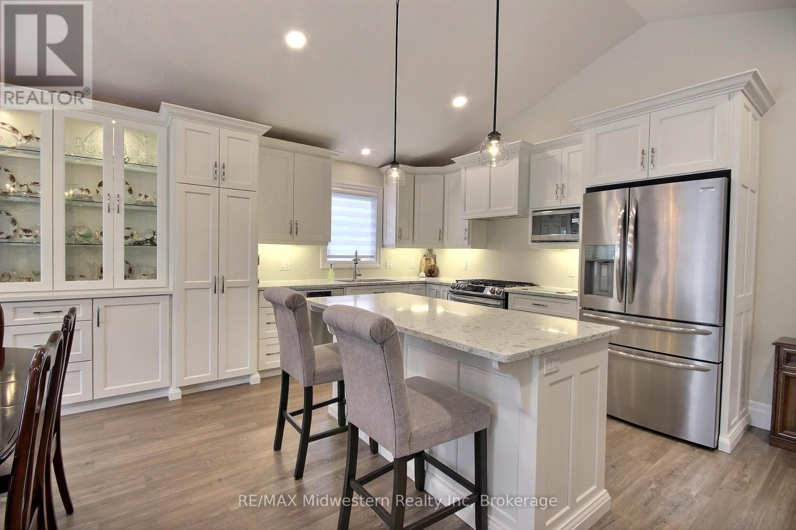 1095 Kincaid Street W, North Perth, Ontario  N4W 0J8 - Photo 5 - X12896002