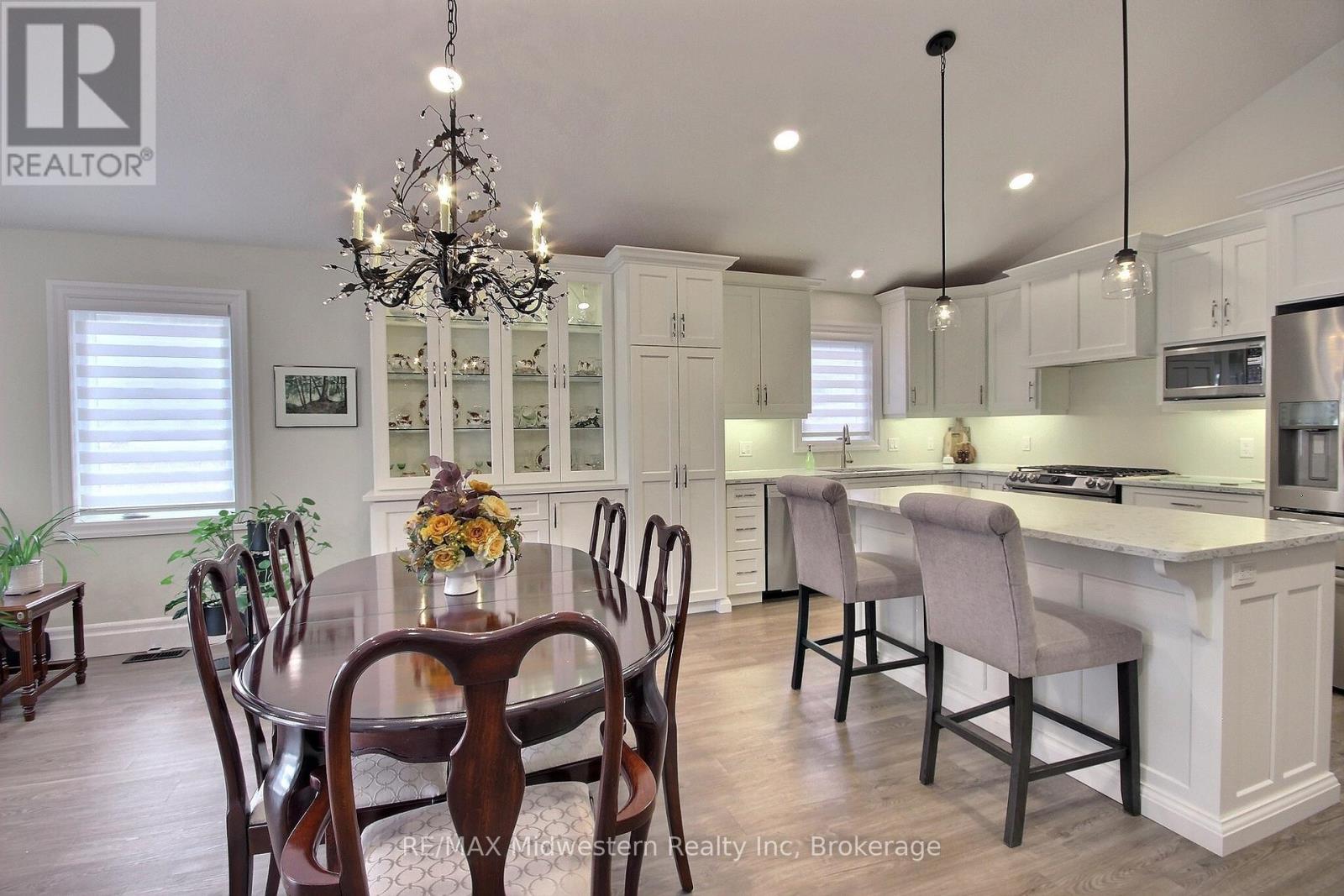 1095 Kincaid Street W, North Perth, Ontario  N4W 0J8 - Photo 6 - X12896002