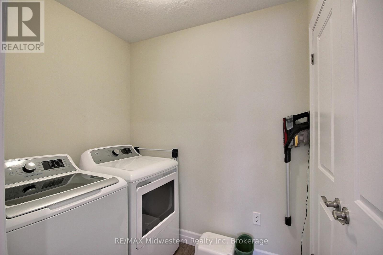 1095 Kincaid Street W, North Perth, Ontario  N4W 0J8 - Photo 9 - X12896002