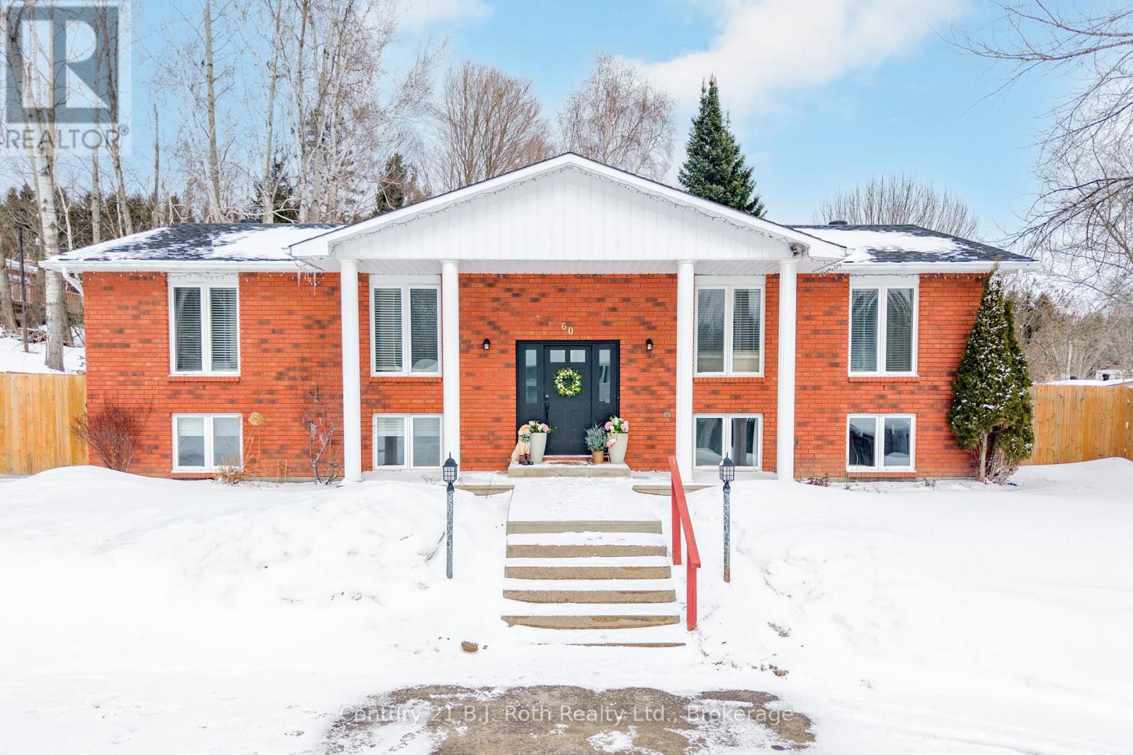 60 LEPAGE DRIVE, Penetanguishene, Ontario