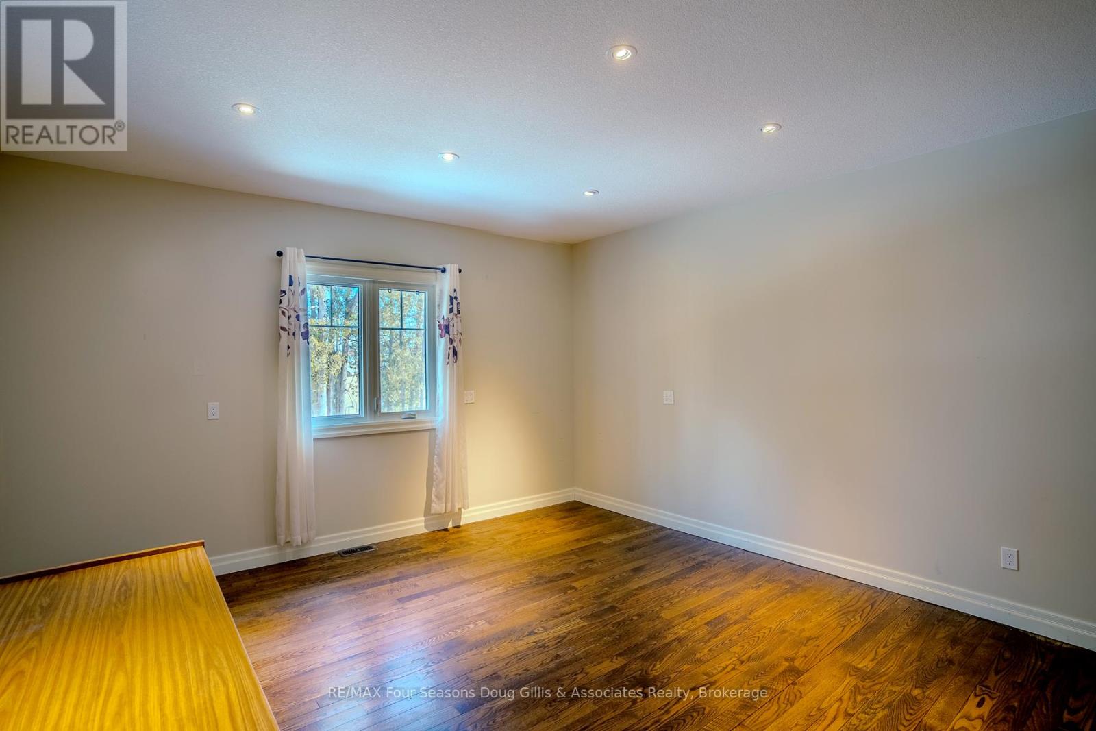 135 Algonquin Drive, Meaford, Ontario  N4L 0A7 - Photo 9 - X12898612