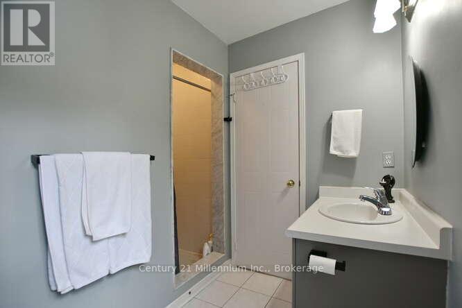 1 Downer Crescent, Wasaga Beach, Ontario  L9Z 1B9 - Photo 19 - S12899892