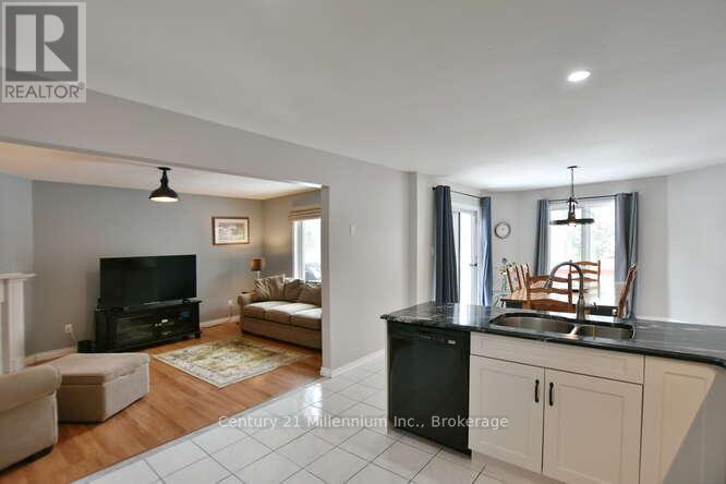 1 Downer Crescent, Wasaga Beach, Ontario  L9Z 1B9 - Photo 8 - S12899892