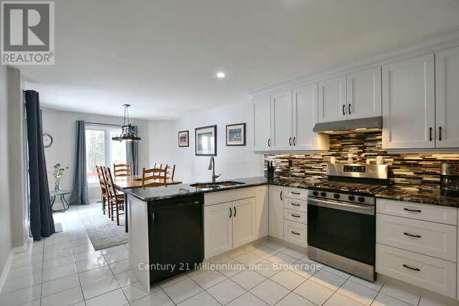 1 Downer Crescent, Wasaga Beach, Ontario  L9Z 1B9 - Photo 9 - S12899892