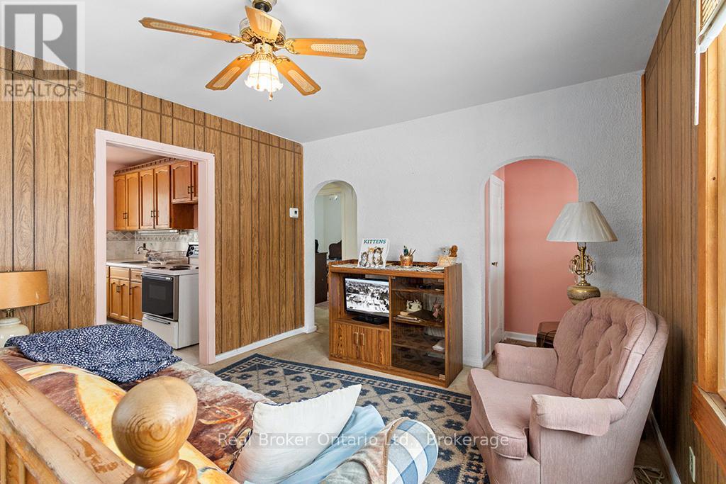 626 13th Avenue, Hanover, Ontario  N4N 2X1 - Photo 11 - X12900814