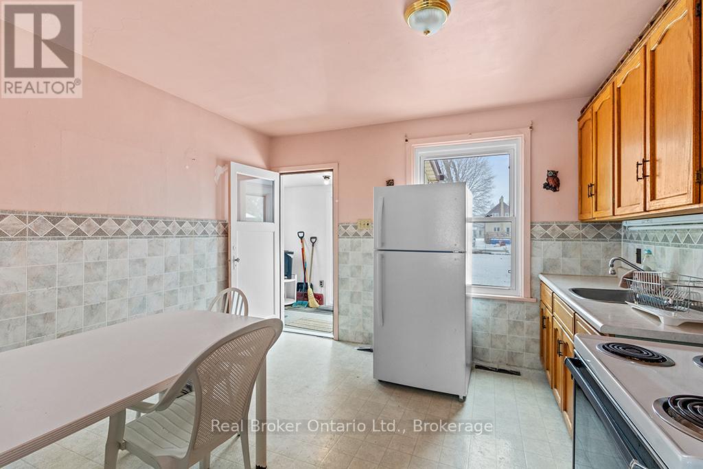 626 13th Avenue, Hanover, Ontario  N4N 2X1 - Photo 13 - X12900814