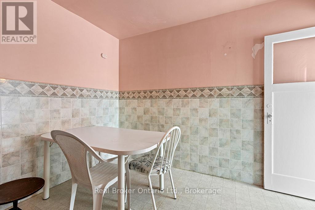 626 13th Avenue, Hanover, Ontario  N4N 2X1 - Photo 17 - X12900814