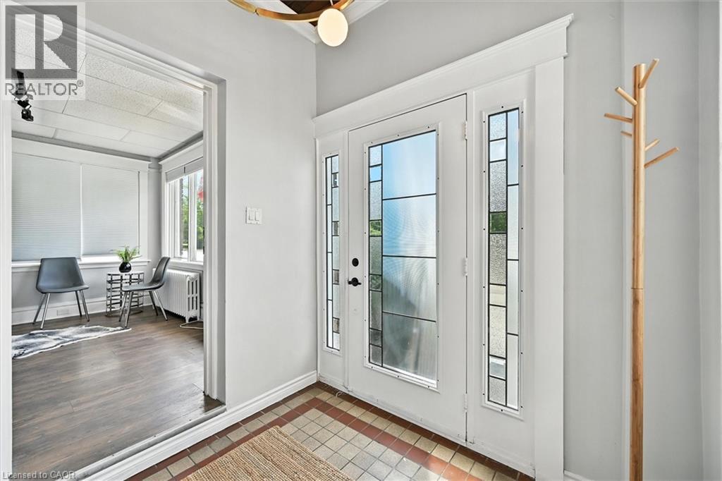 1047 Main Street E, Hamilton, Ontario  L8M 1N5 - Photo 3 - 40812609