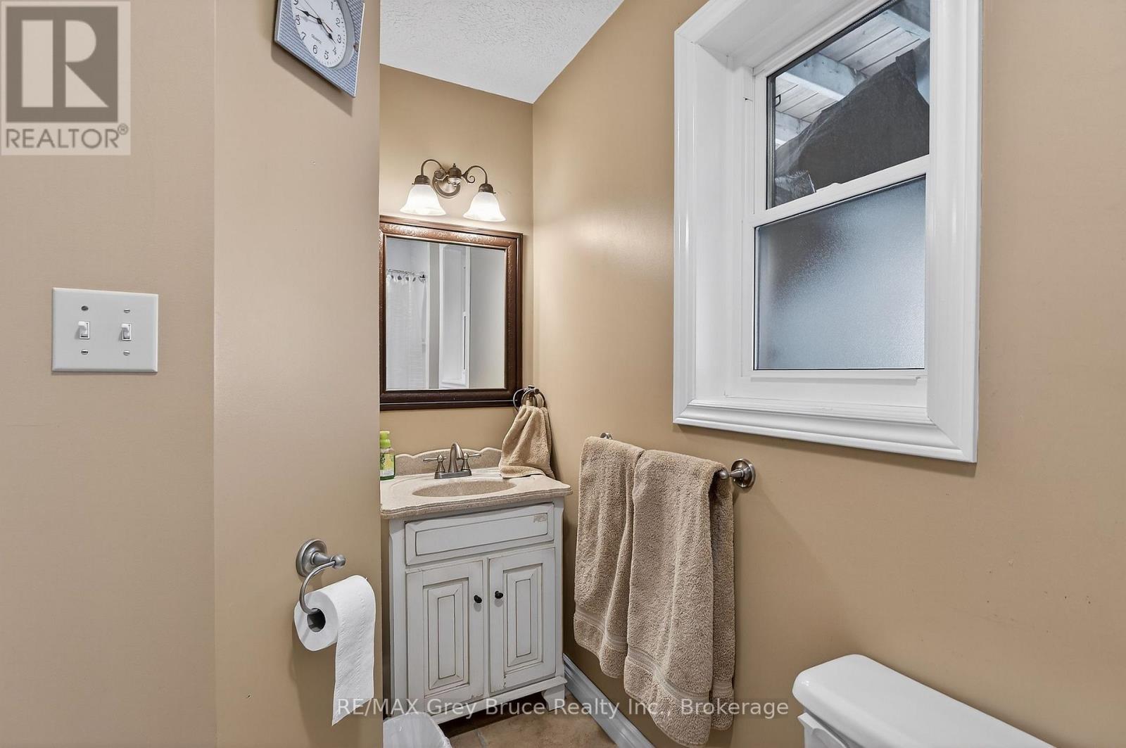 102 Mary Avenue W, Georgian Bluffs, Ontario  N4K 5N5 - Photo 13 - X12902280