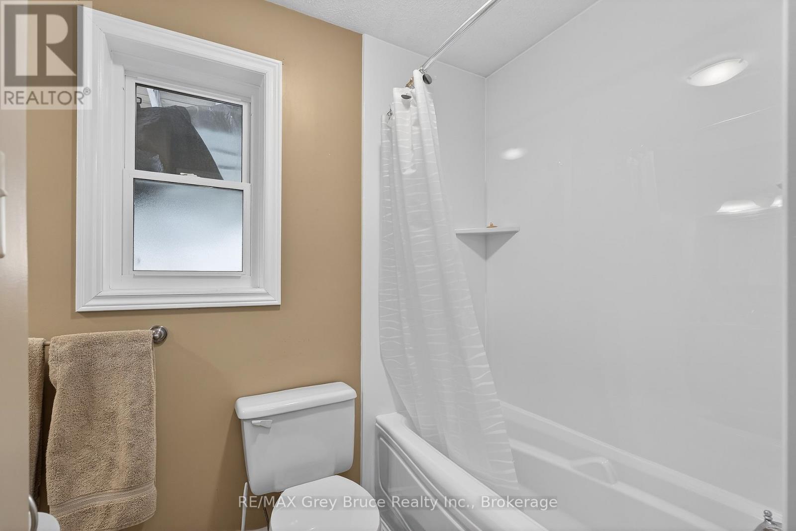 102 Mary Avenue W, Georgian Bluffs, Ontario  N4K 5N5 - Photo 14 - X12902280