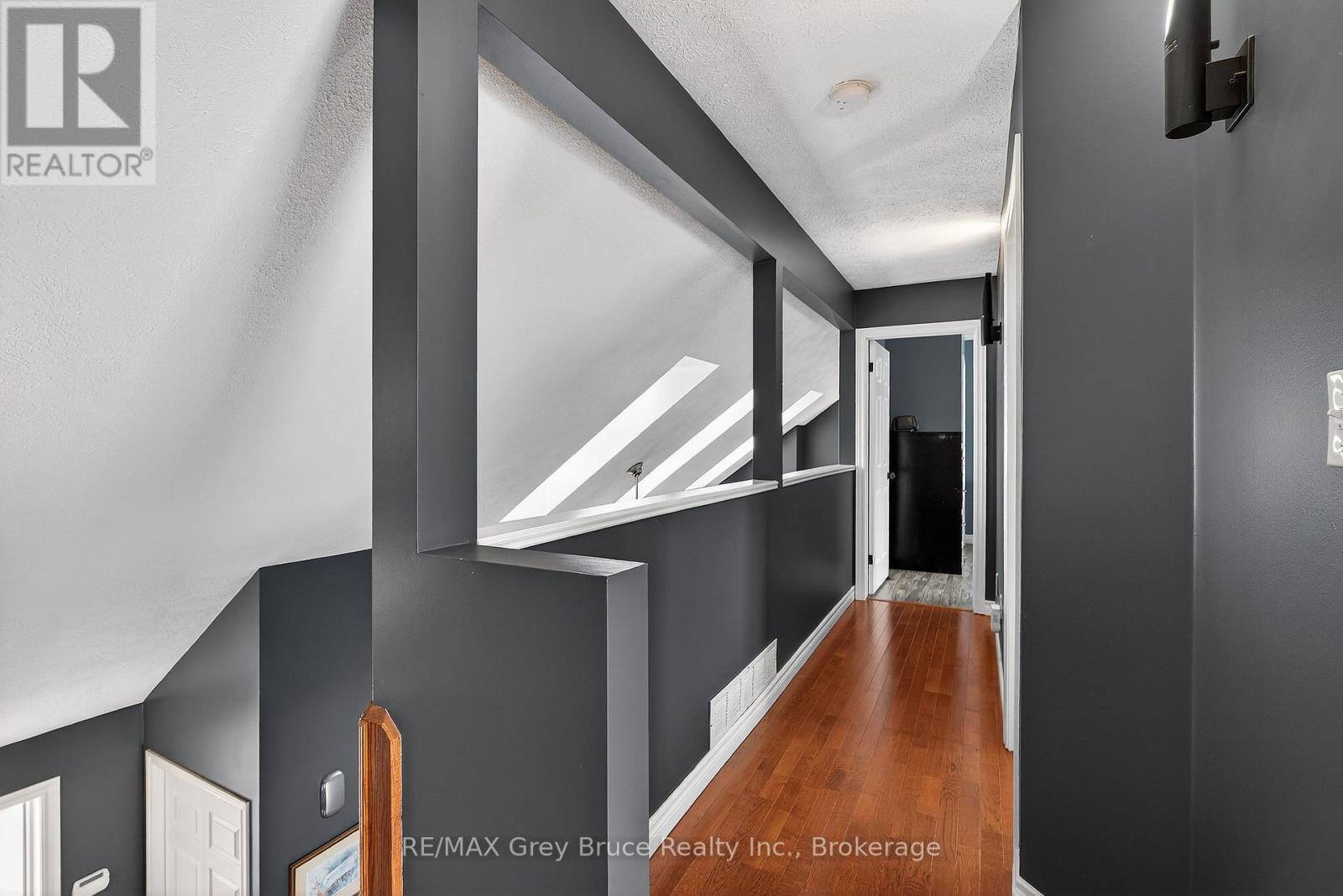 102 Mary Avenue W, Georgian Bluffs, Ontario  N4K 5N5 - Photo 25 - X12902280