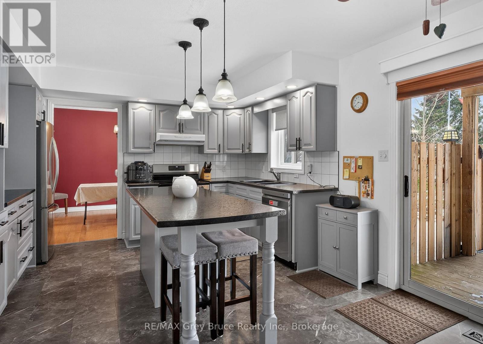 102 Mary Avenue W, Georgian Bluffs, Ontario  N4K 5N5 - Photo 9 - X12902280