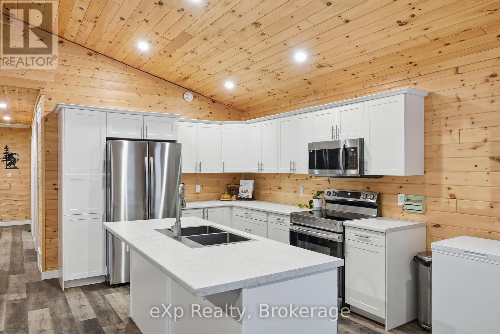 38 Miller Lake Road, Northern Bruce Peninsula, Ontario  N0H 1Z0 - Photo 18 - X12902374