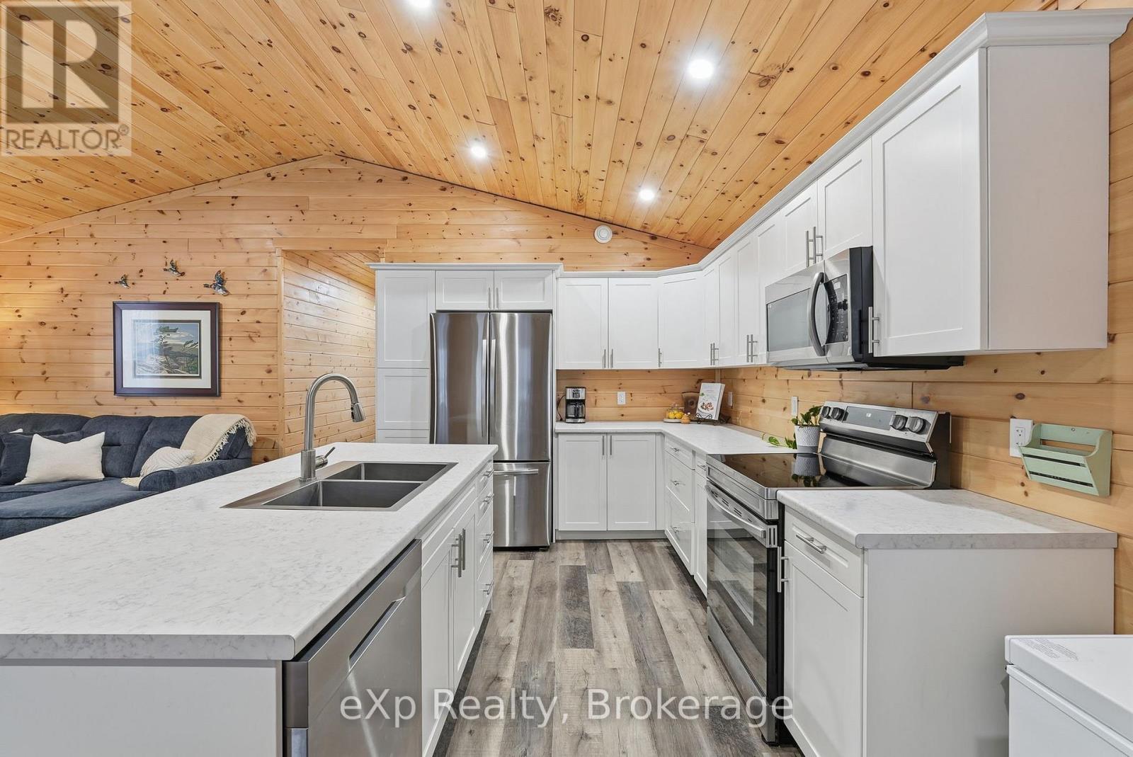 38 Miller Lake Road, Northern Bruce Peninsula, Ontario  N0H 1Z0 - Photo 19 - X12902374