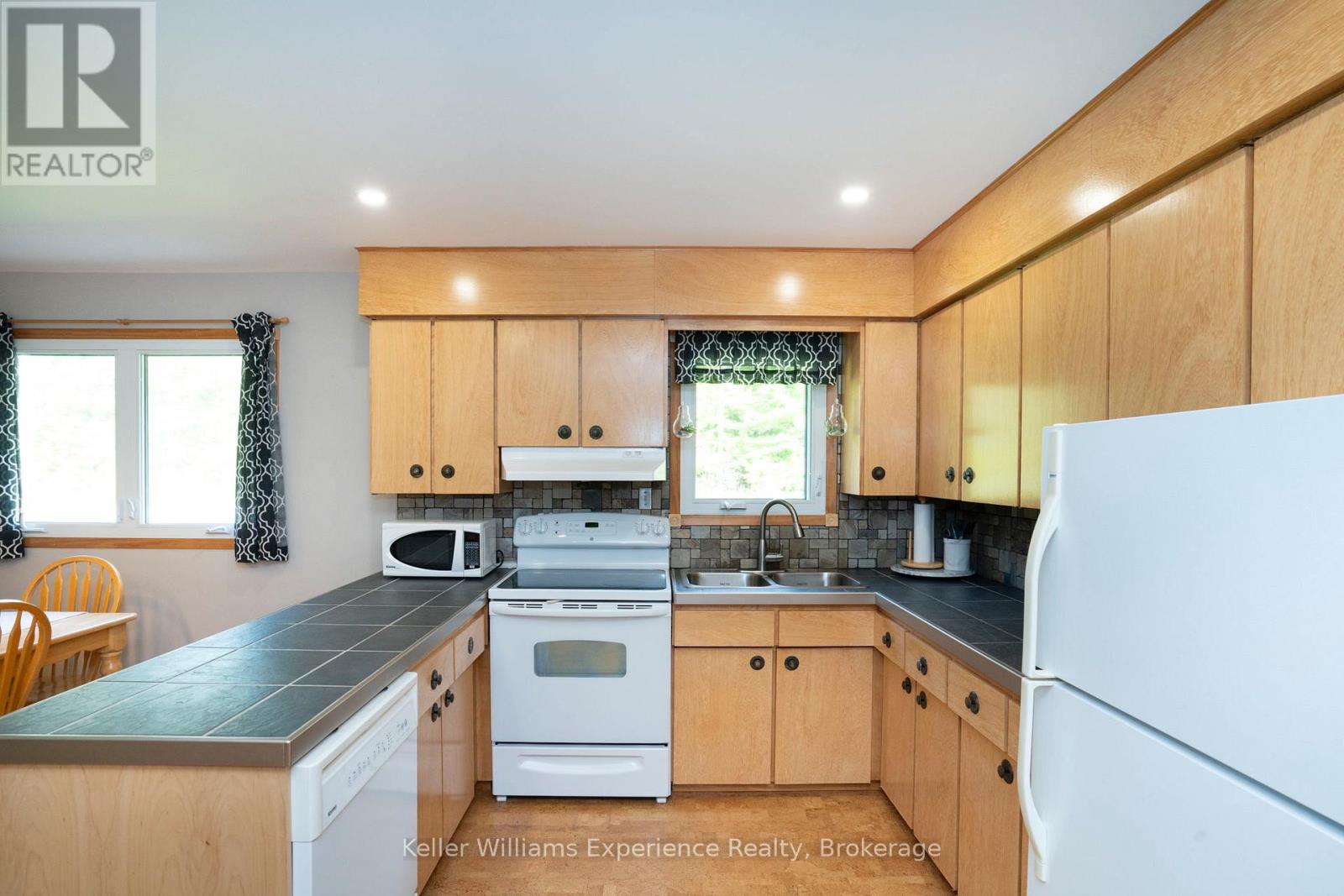 450 Concession 11 Road E, Tiny, Ontario  L0L 2J0 - Photo 7 - S12902656