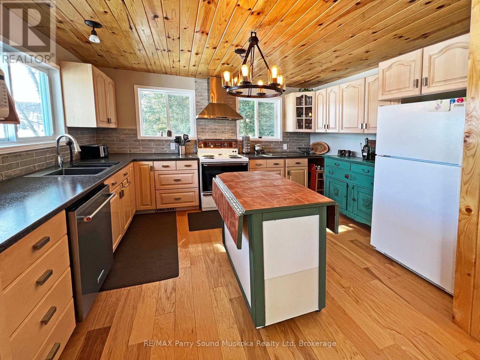 24a Rocco's Lane, Seguin, Ontario  P2A 2W8 - Photo 15 - X12902800