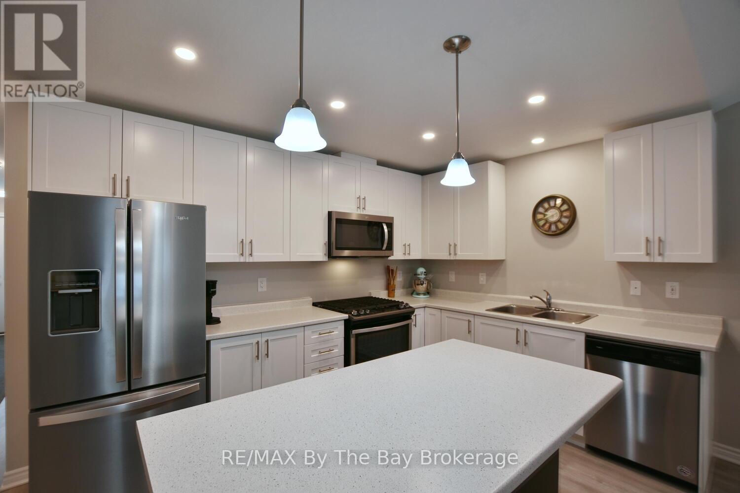 30 Ivy Crescent, Wasaga Beach, Ontario  L9Z 0H8 - Photo 7 - S12903064