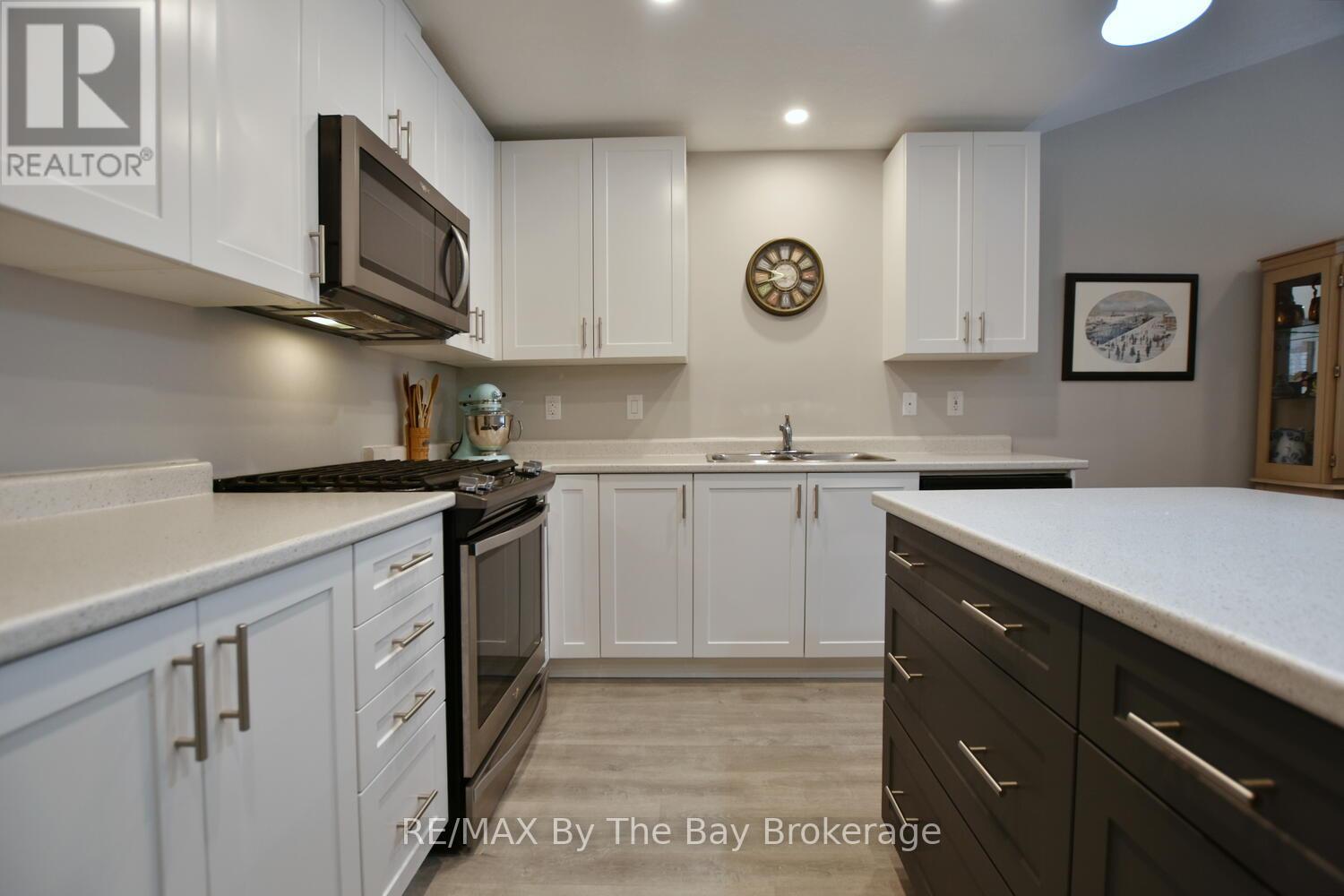 30 Ivy Crescent, Wasaga Beach, Ontario  L9Z 0H8 - Photo 9 - S12903064