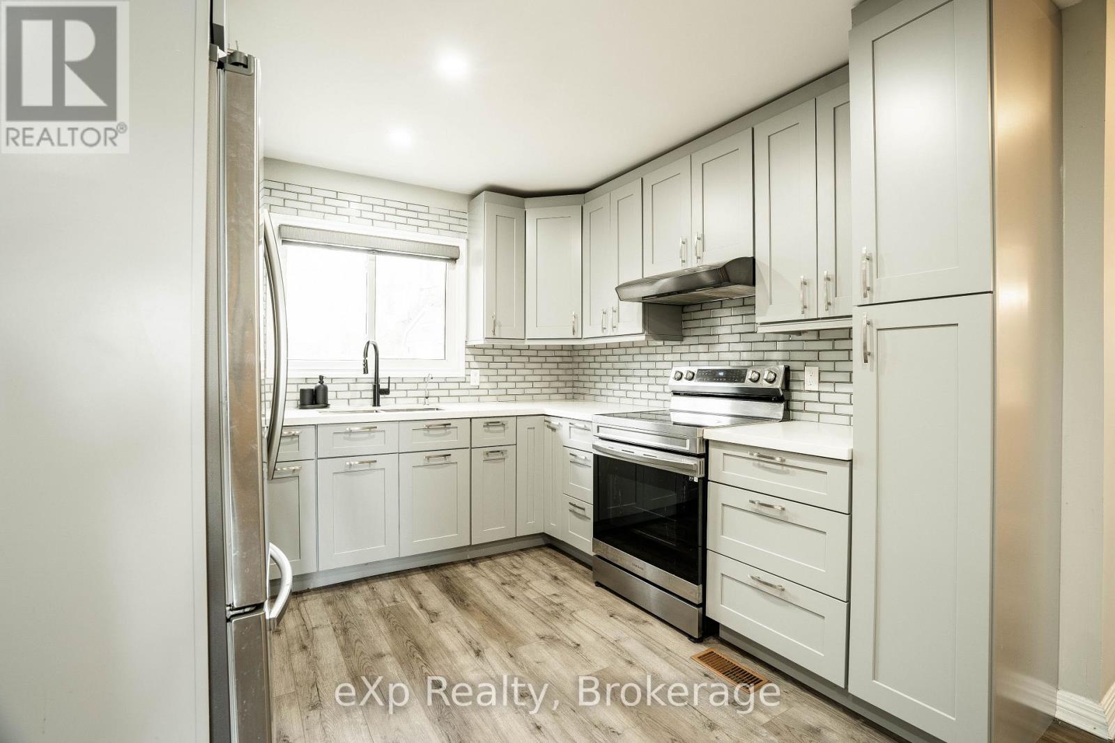 170 Francis Drive, Georgian Bluffs, Ontario  N0H 2K0 - Photo 16 - X12903240