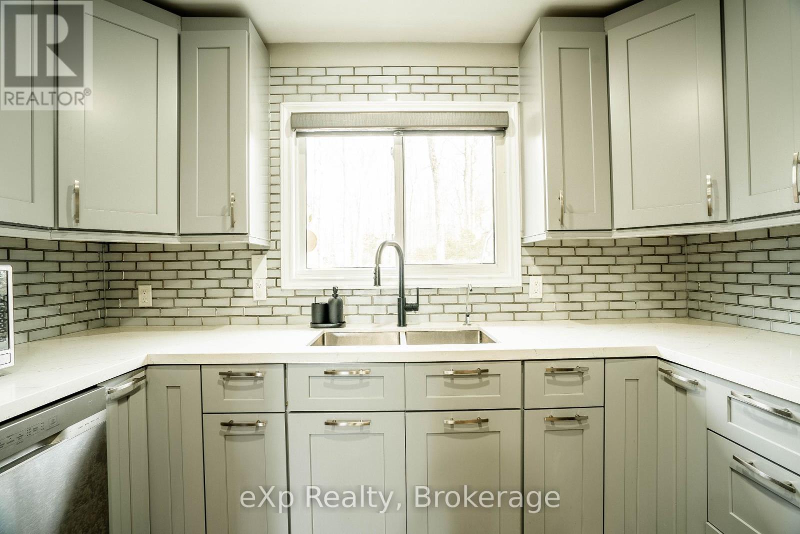 170 Francis Drive, Georgian Bluffs, Ontario  N0H 2K0 - Photo 18 - X12903240