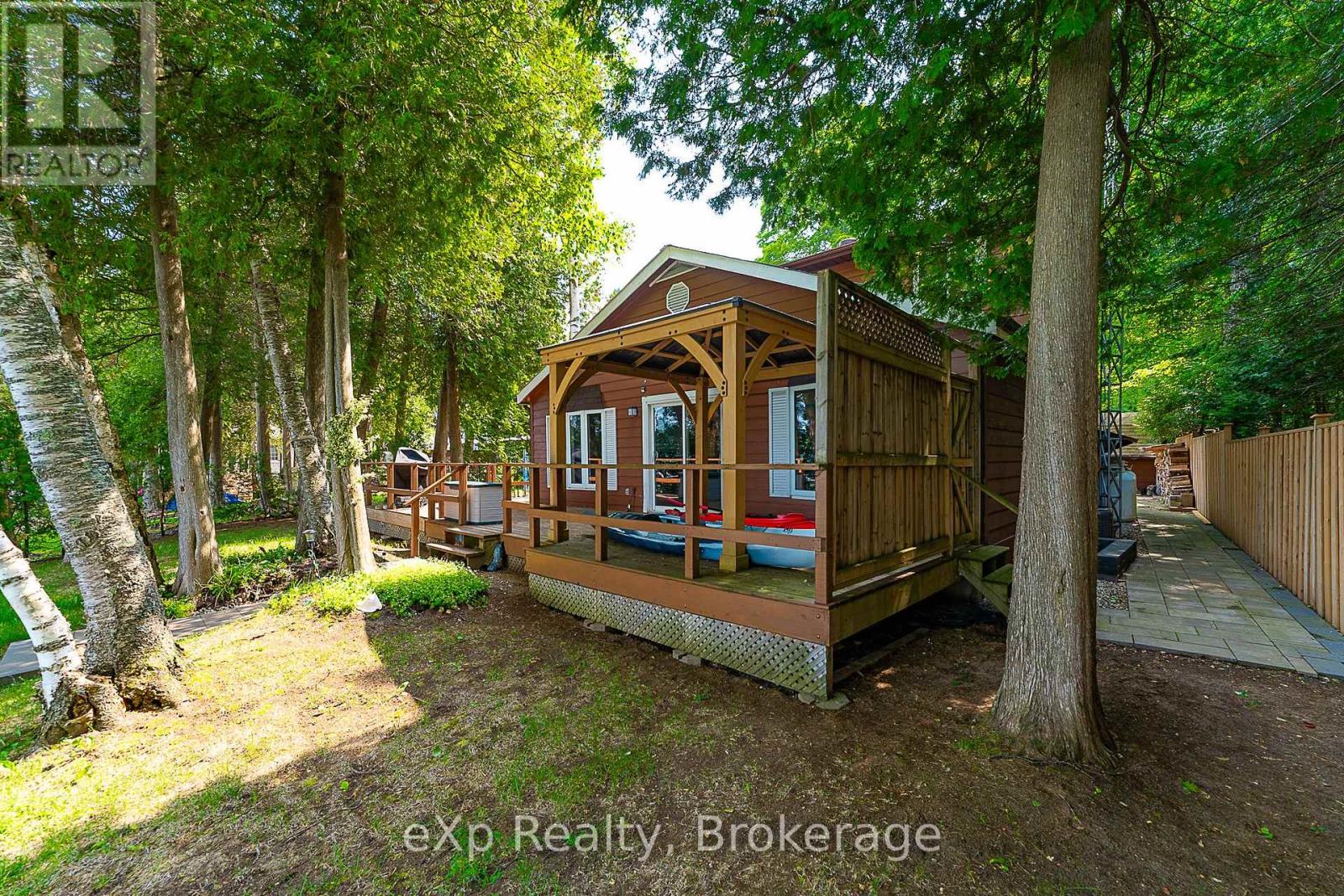 170 Francis Drive, Georgian Bluffs, Ontario  N0H 2K0 - Photo 9 - X12903240