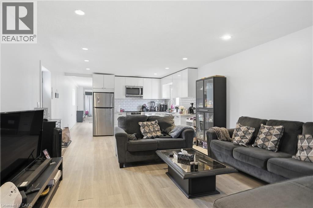 82 QUEEN Street N, Hamilton, Ontario