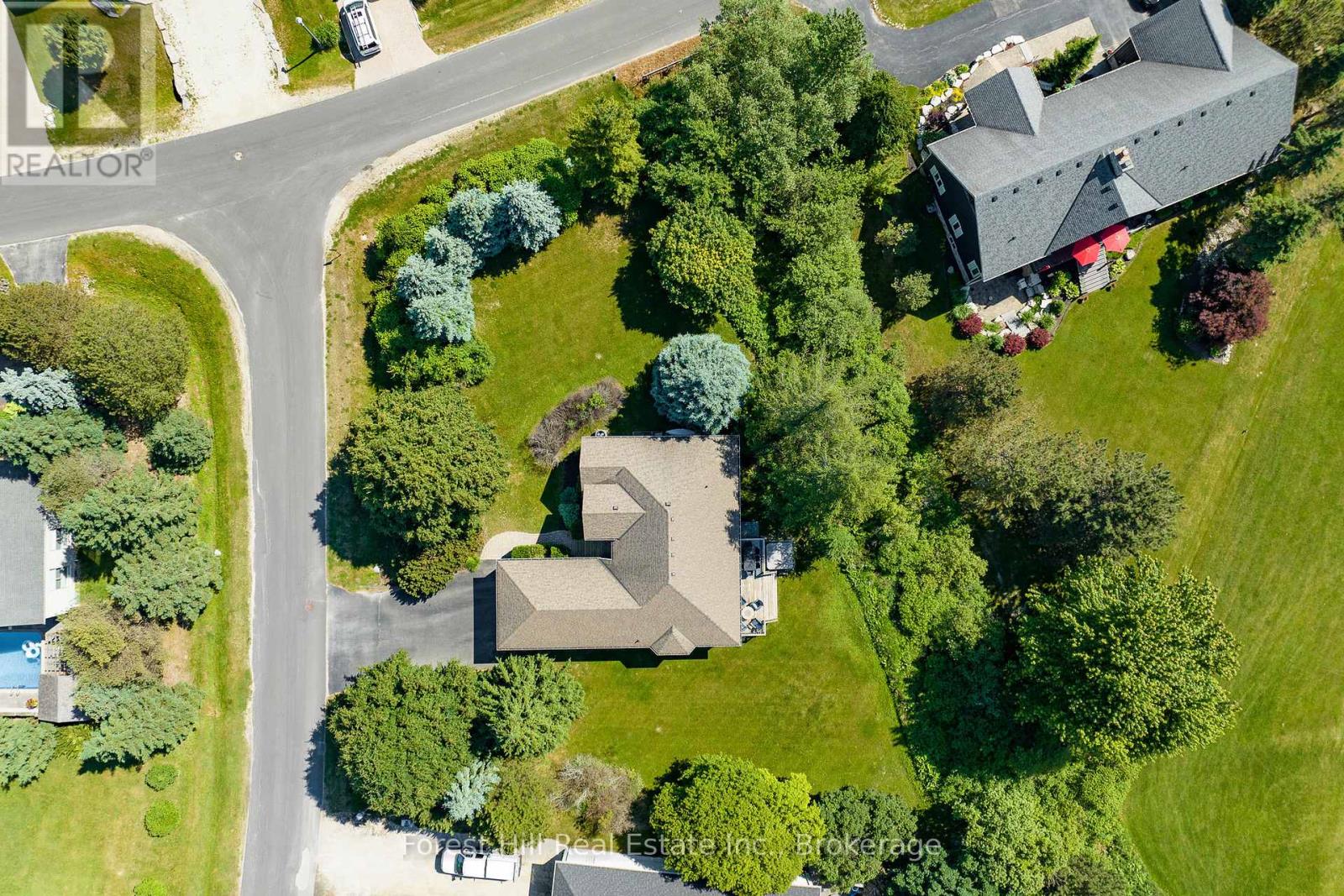 140 Augusta Crescent, Blue Mountains, Ontario  L9Y 0K7 - Photo 3 - X12914430