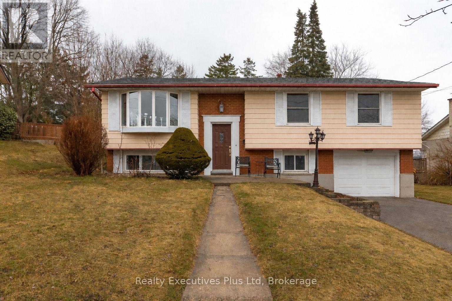 90 WESTERN AVENUE, Guelph, Ontario