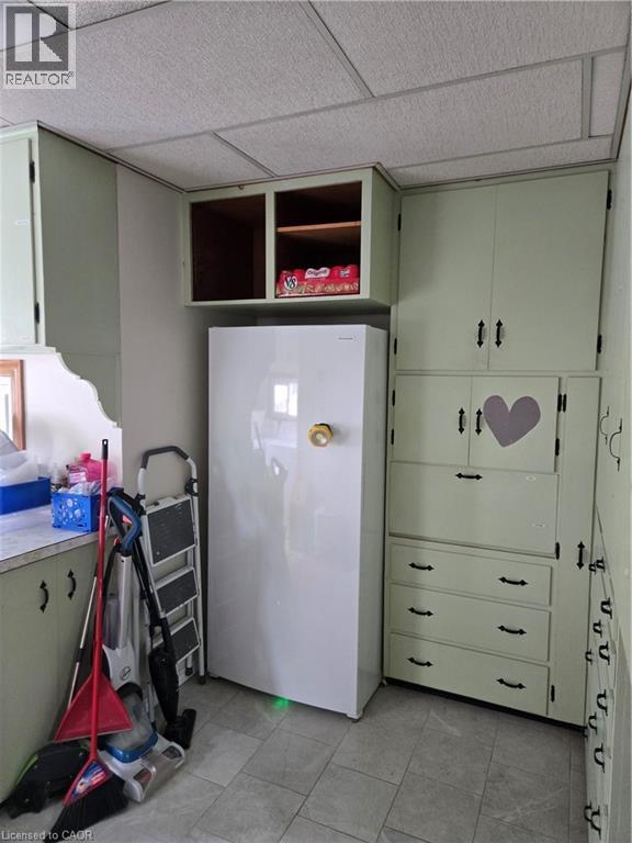 21 Lincoln Avenue, St. Catharines, Ontario  L2P 2C7 - Photo 6 - 40814452