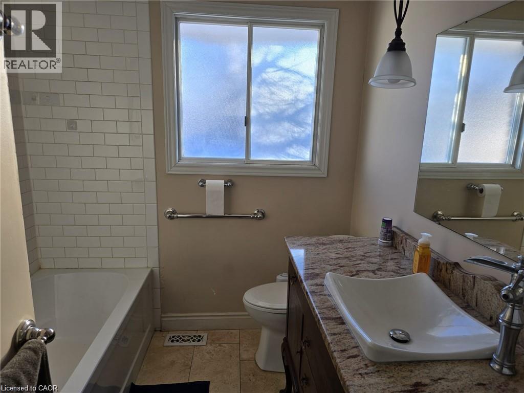 593 Mount Anne Drive, Waterloo, Ontario  N2L 4W6 - Photo 13 - 40815449