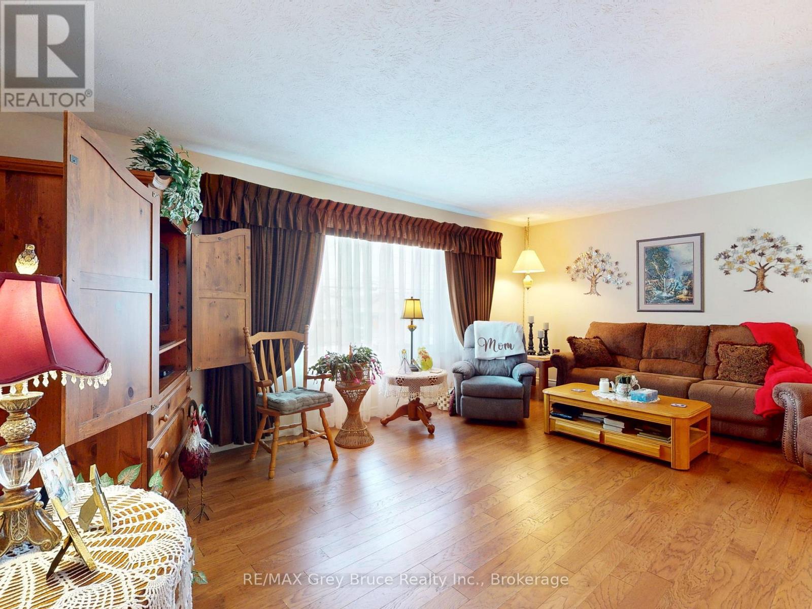 560 20th Street E, Owen Sound, Ontario  N4K 2B6 - Photo 6 - X12927836