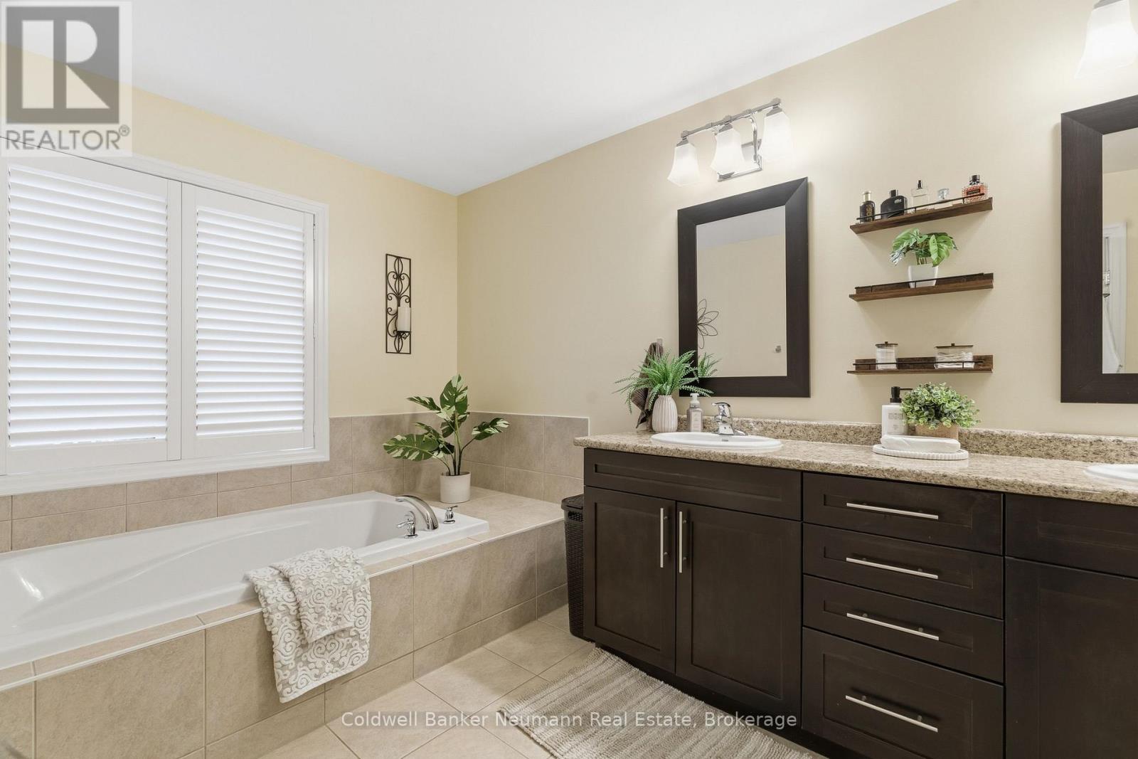 356 Falling Green Crescent, Kitchener, Ontario  N2R 0G4 - Photo 21 - X12928620