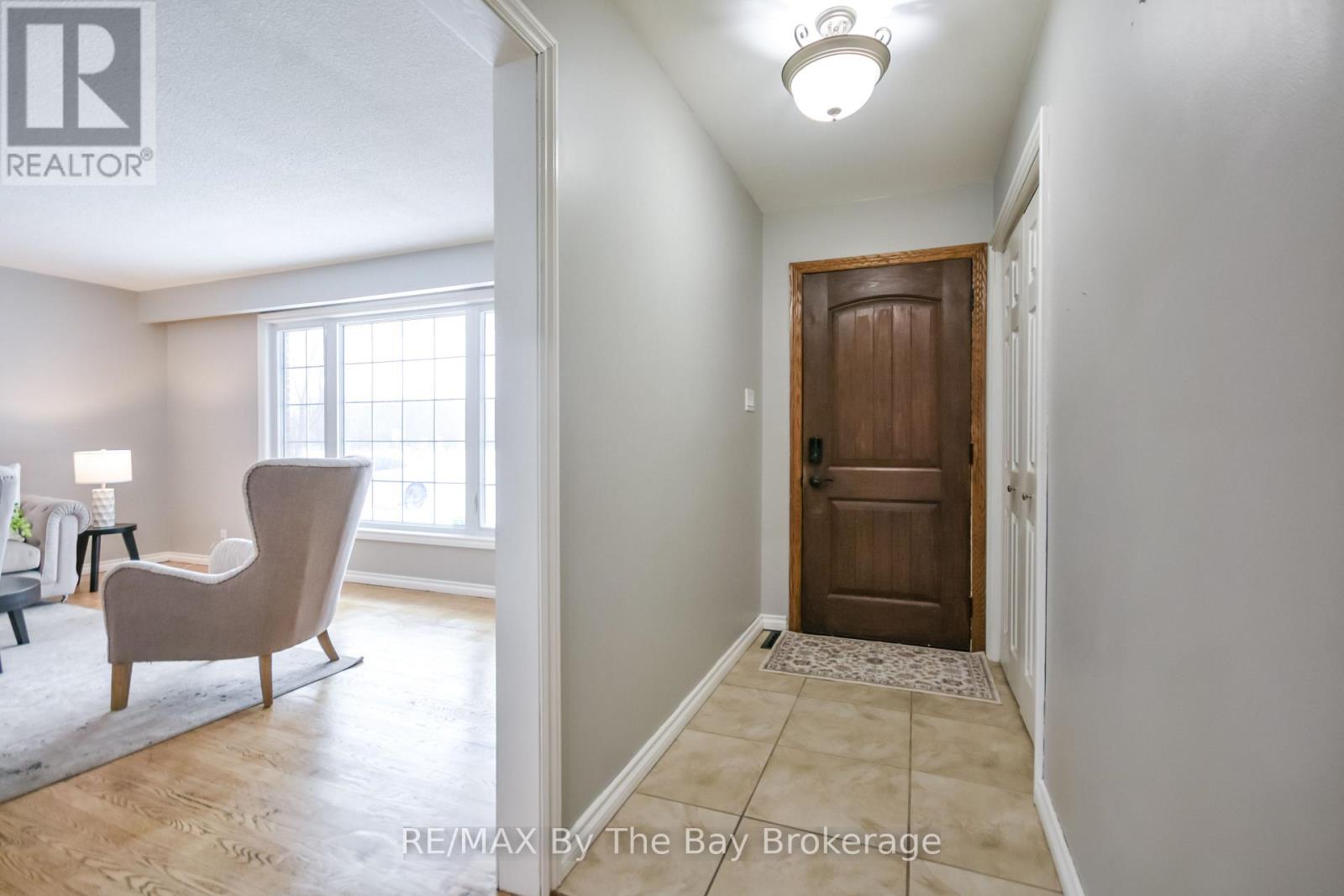 111 Balm Beach Road E, Tiny, Ontario  L0L 2J0 - Photo 5 - S12930798