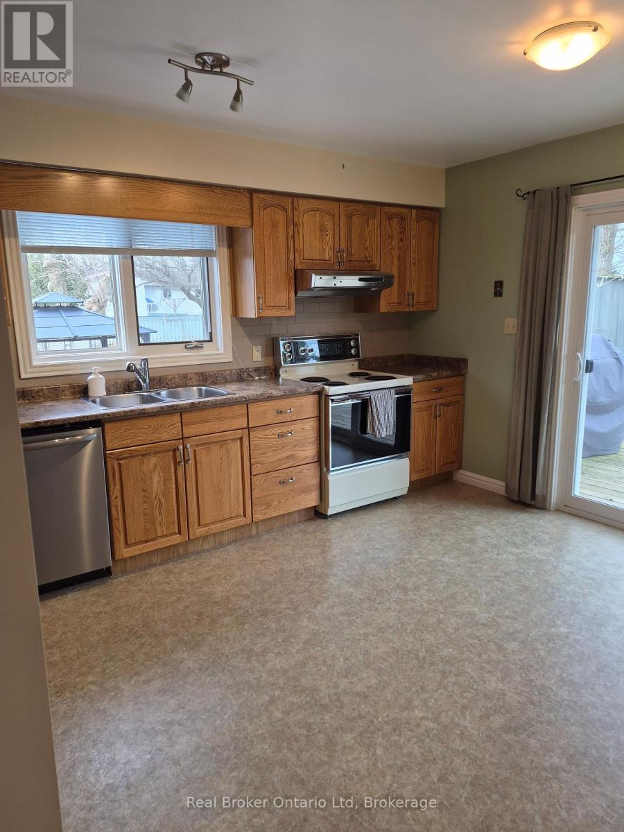 2022 7th Avenue E, Owen Sound, Ontario  N4K 6R9 - Photo 3 - X12934108