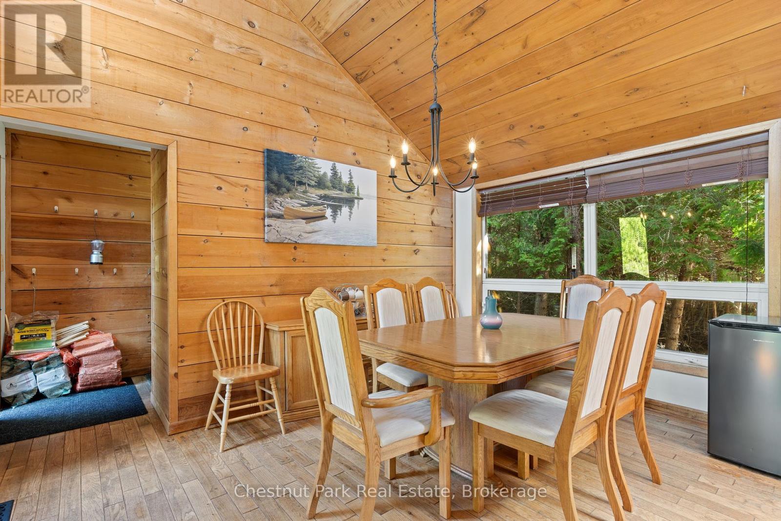 139 Huron Drive, Northern Bruce Peninsula, Ontario  N0H 2R0 - Photo 10 - X12935108