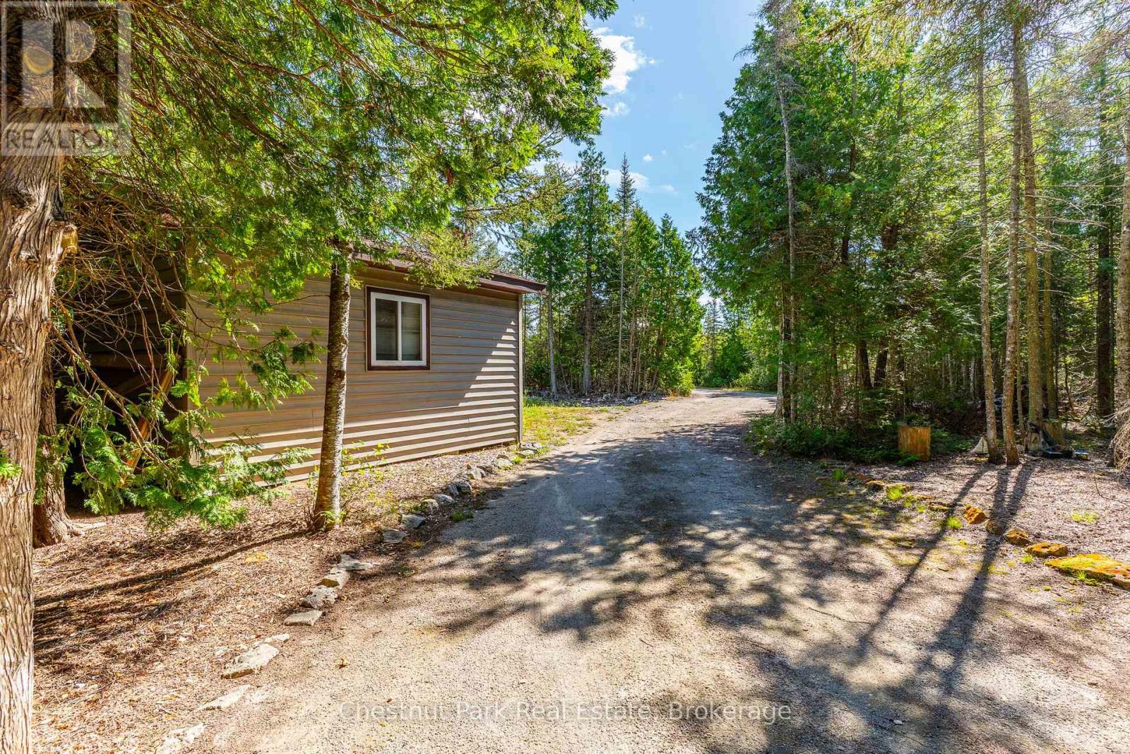 139 Huron Drive, Northern Bruce Peninsula, Ontario  N0H 2R0 - Photo 5 - X12935108