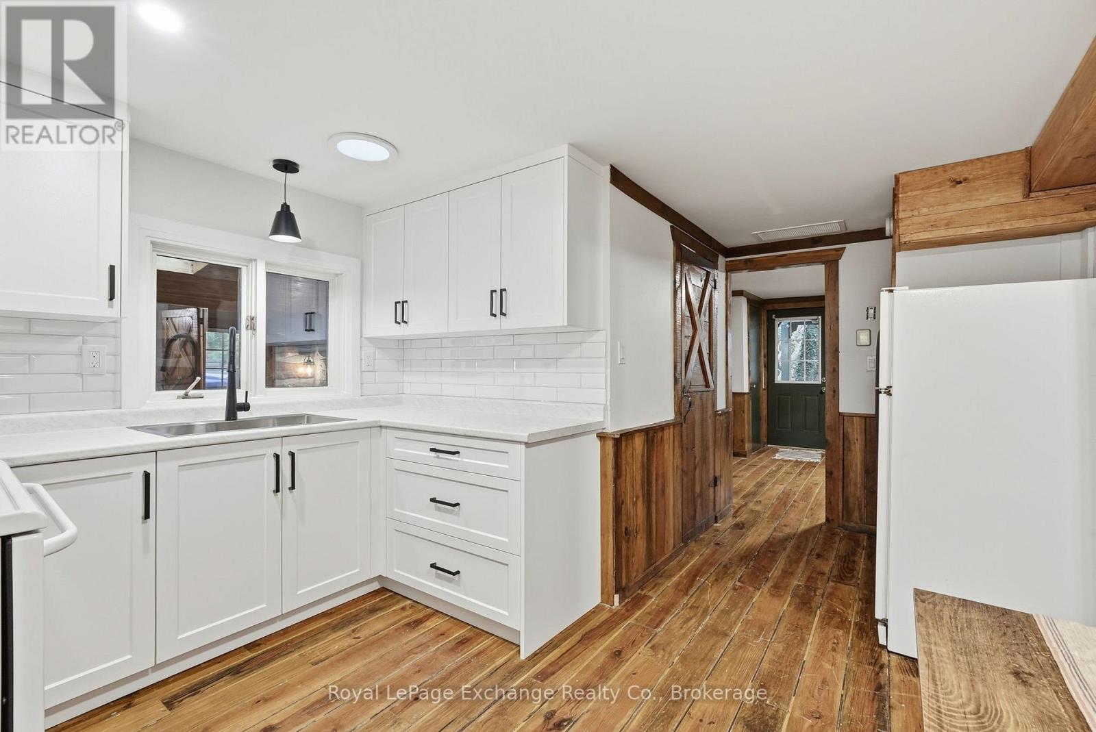 105 Stratford Street, Huron-Kinloss, Ontario  N2Z 2X3 - Photo 12 - X12935312