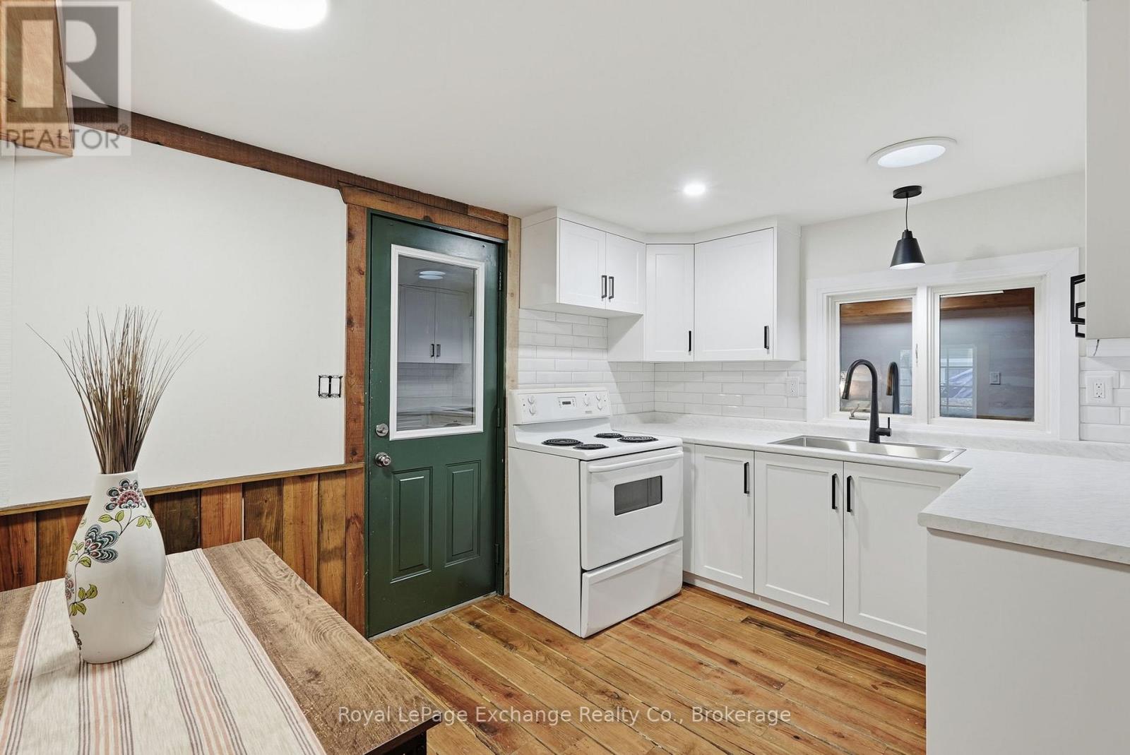 105 Stratford Street, Huron-Kinloss, Ontario  N2Z 2X3 - Photo 13 - X12935312