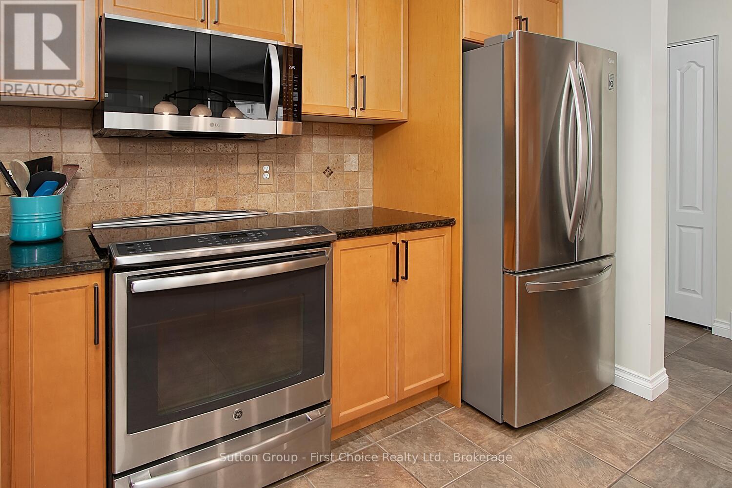 293 Huck Crescent, Kitchener, Ontario  N2N 3M8 - Photo 14 - X12936968