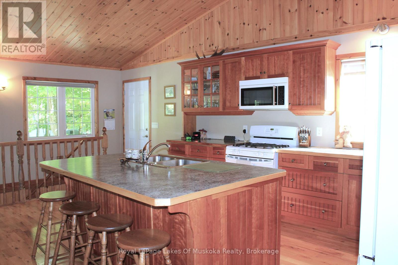 340 Wurm Road, Magnetawan, Ontario  P0A 1P0 - Photo 12 - X12938092