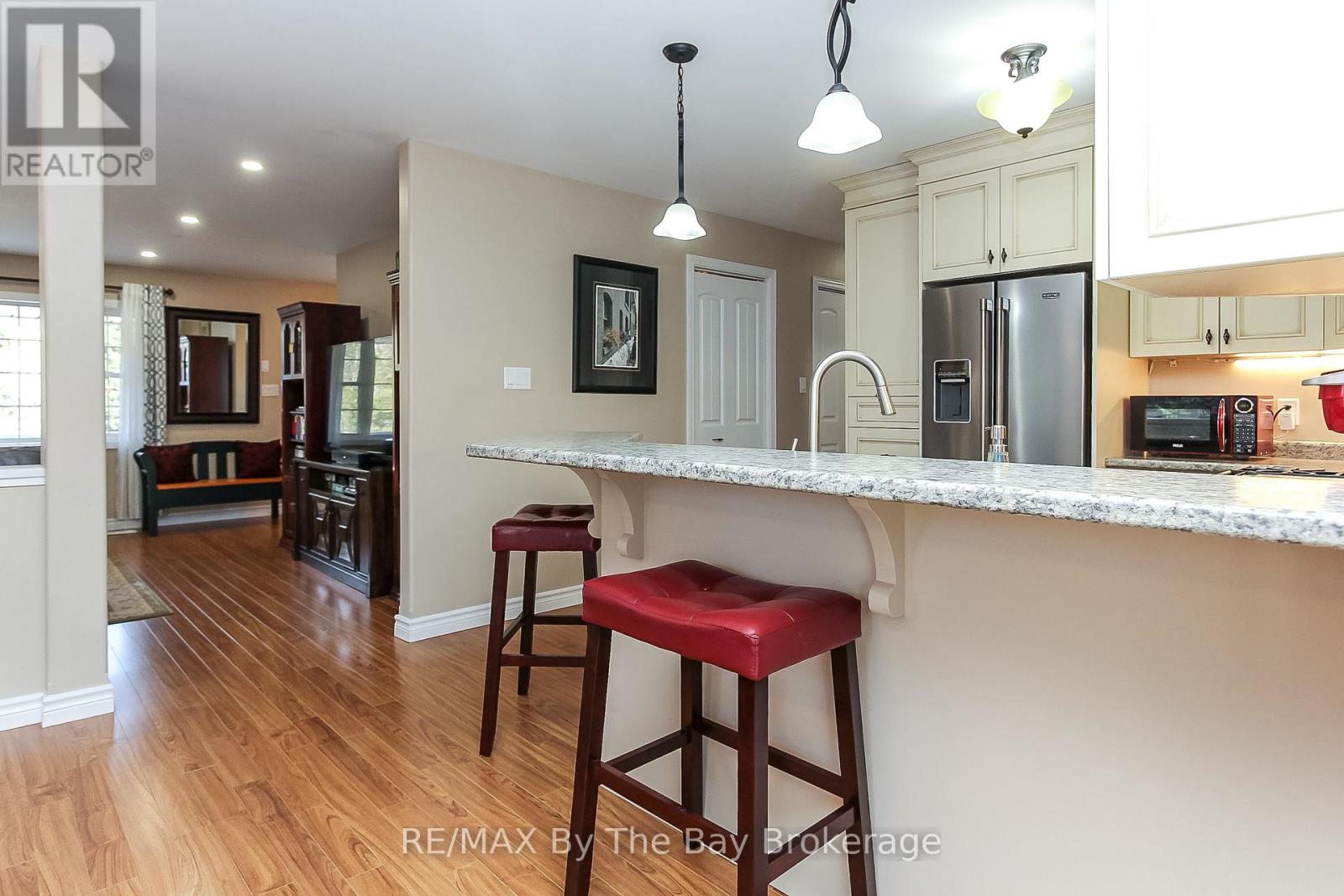 99 Lily Drive, Wasaga Beach, Ontario  L9Z 2Z2 - Photo 17 - S12938126